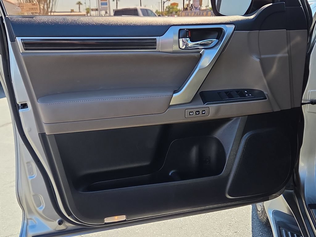 Used 2023 Lexus GX 460 Premium w/ Accessory Package AWD/4WD image 13