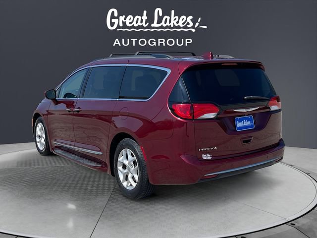 Used 2017 Chrysler Pacifica Touring-L w/ Tire & Wheel Group FWD image 3