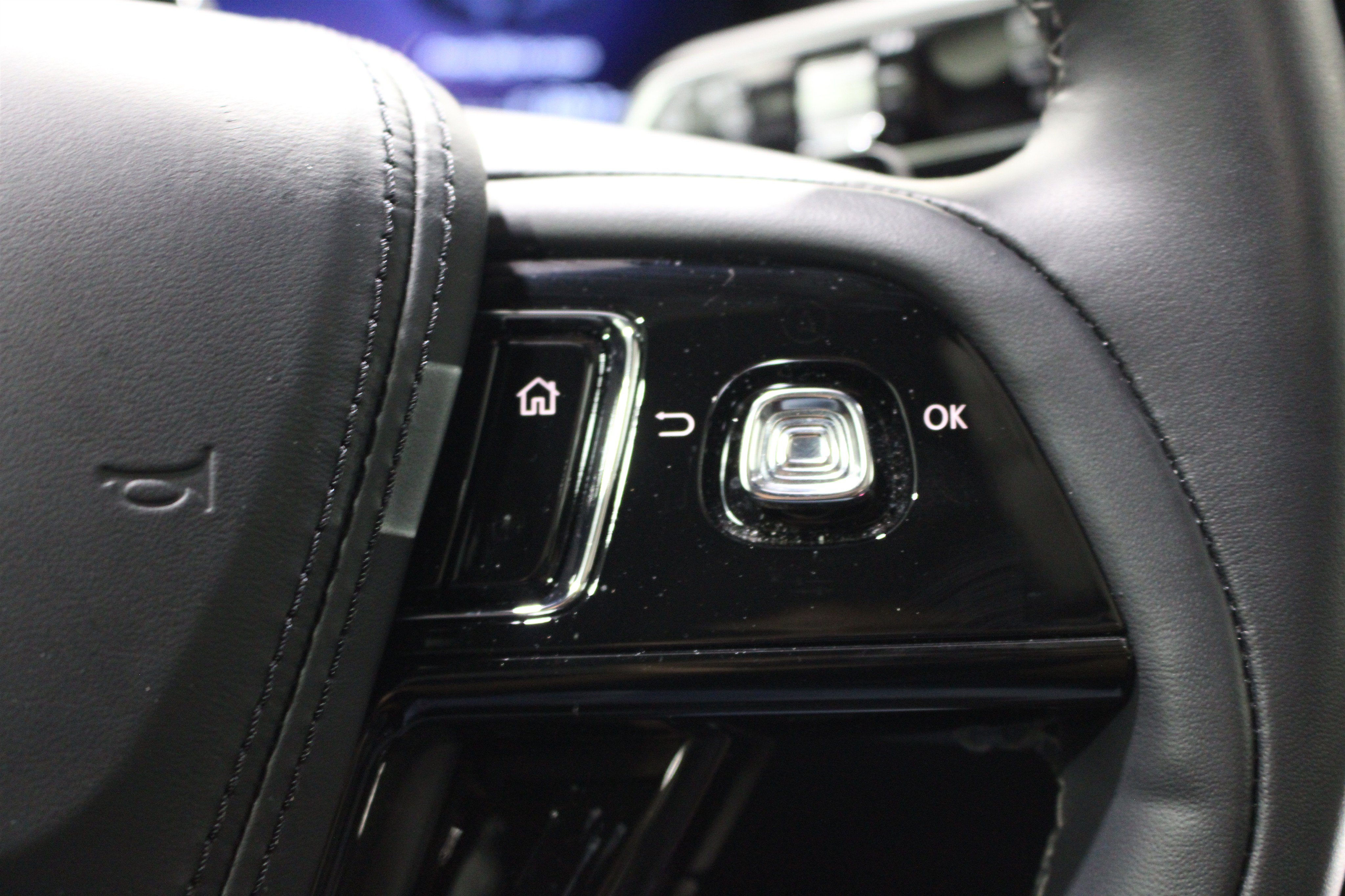 Used 2025 Lincoln Aviator Black Label AWD/4WD image 14