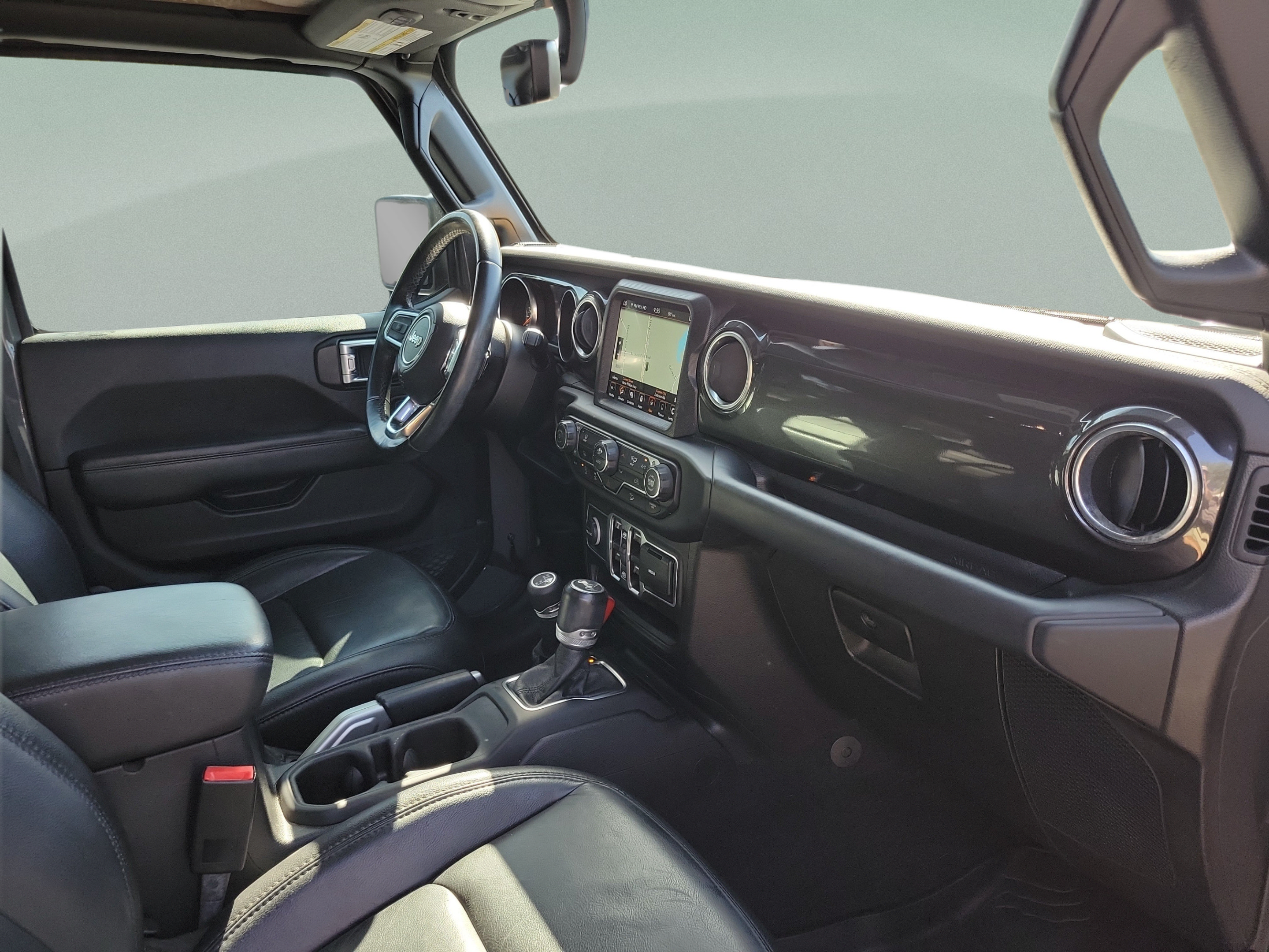 Used 2020 Jeep Wrangler Unlimited Sahara AWD/4WD image 28