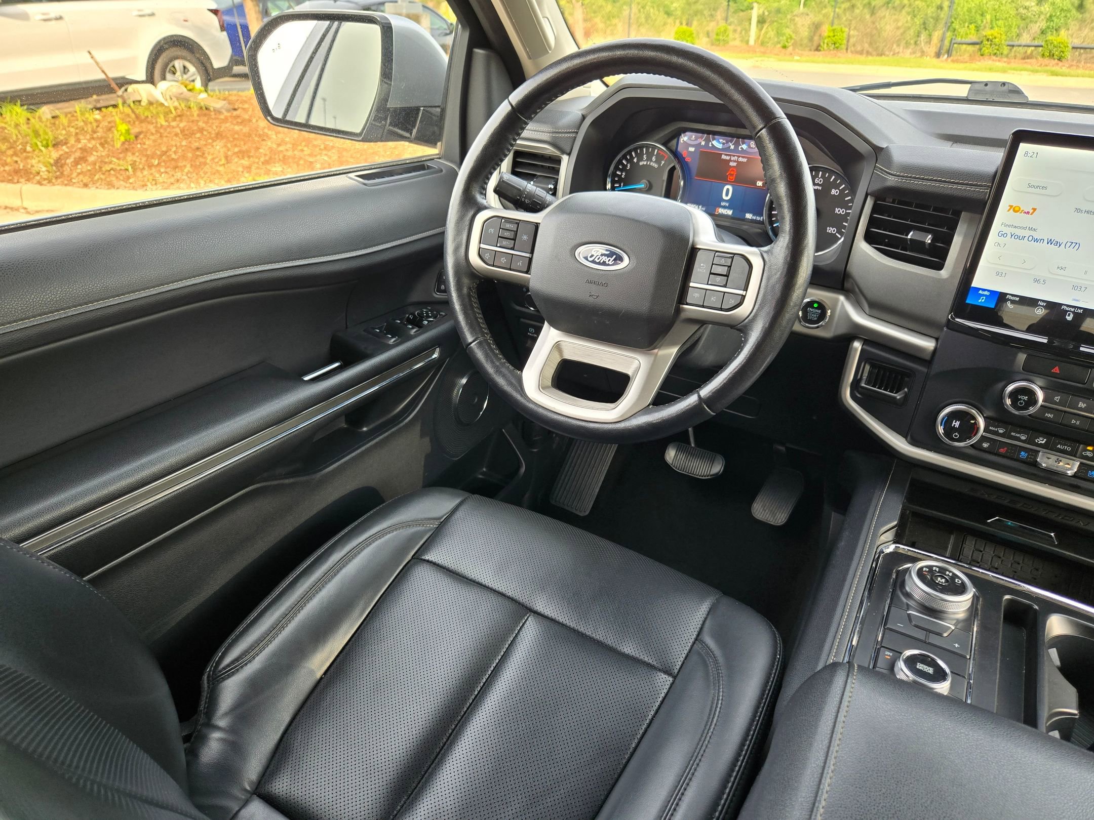 Used 2023 Ford Expedition Max XLT image 9