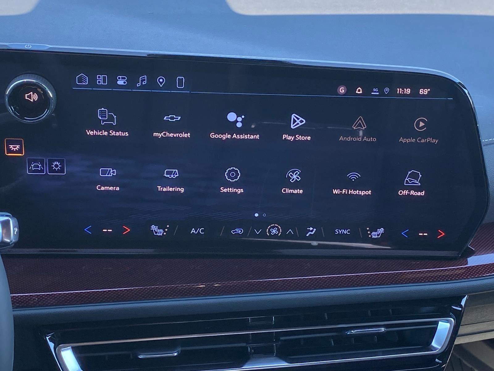 New 2026 Chevrolet Traverse Z71 w/ Driver Confidence Package AWD/4WD image 11