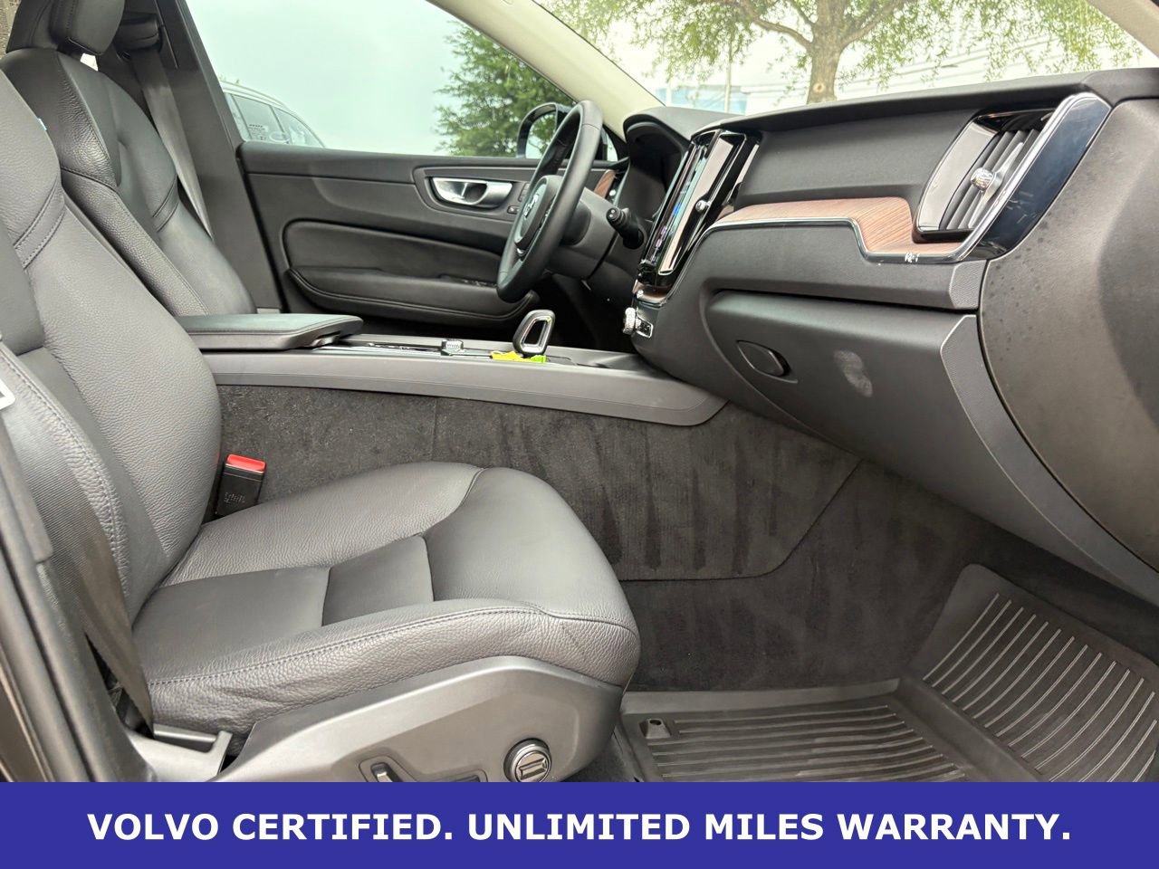 Certified 2024 Volvo XC60 B5 Plus w/ Protection Package Premier AWD/4WD image 36