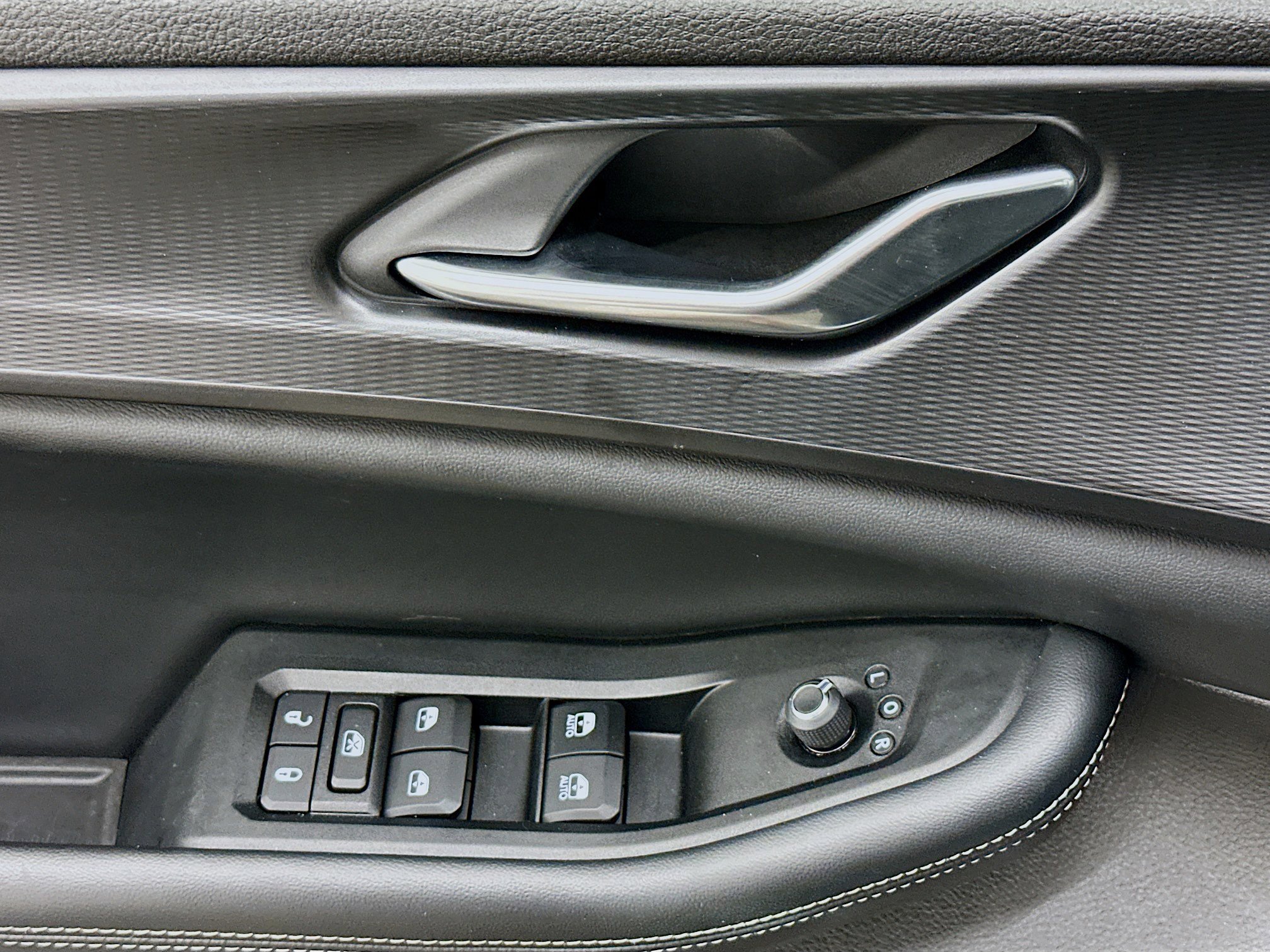 Used 2024 Jeep Grand Cherokee L Laredo image 15