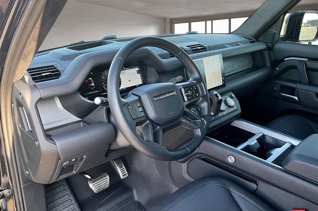 Used 2025 Land Rover Defender 130 X image 13