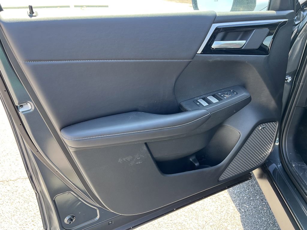 New 2026 Mitsubishi Outlander SE image 17