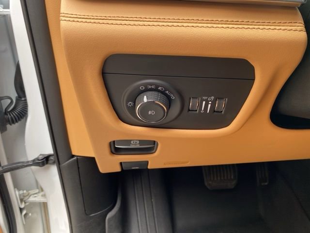 Used 2025 Jeep Grand Cherokee L Summit AWD/4WD image 14