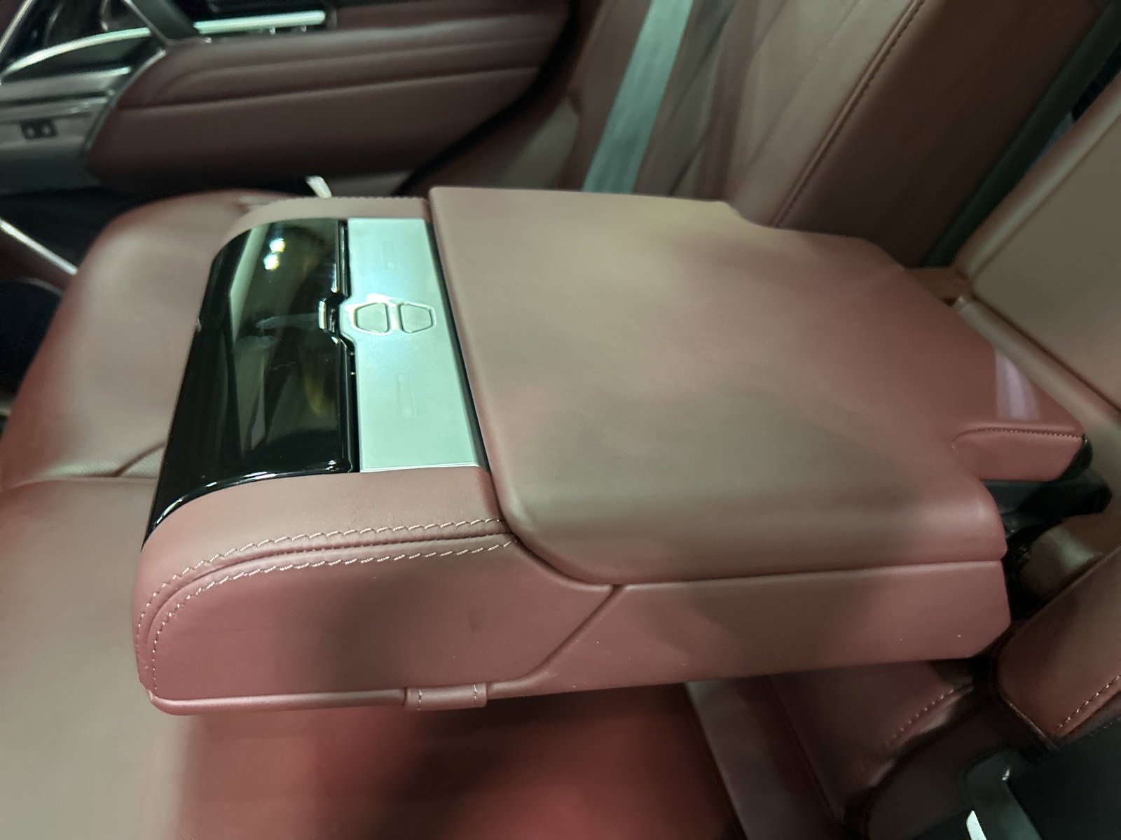 Used 2025 Land Rover Range Rover SE image 16