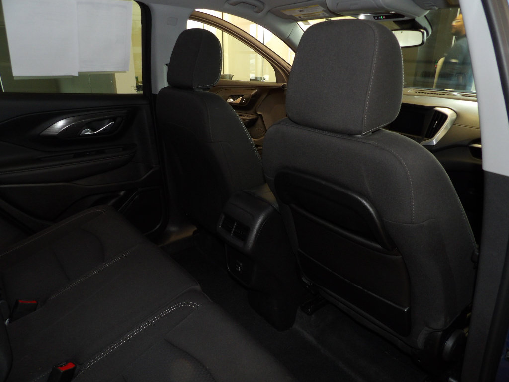 Used 2024 GMC Terrain SLE AWD/4WD image 16