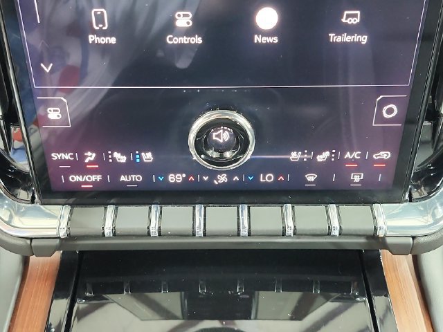 Used 2025 GMC Yukon Denali RWD image 31