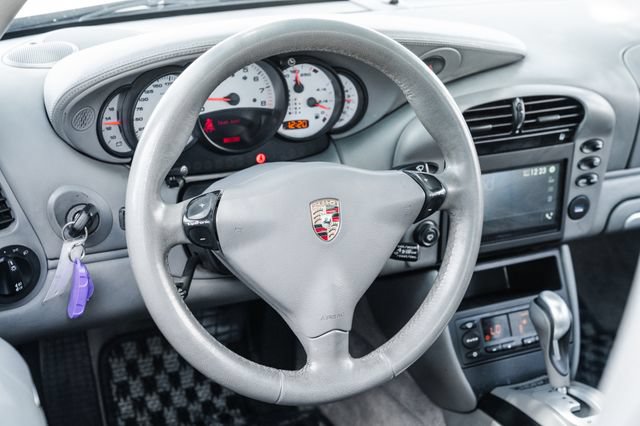 Used 2003 Porsche 911 Carrera RWD image 6