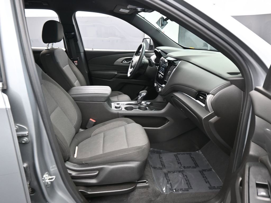 Used 2023 Chevrolet Traverse LT image 38