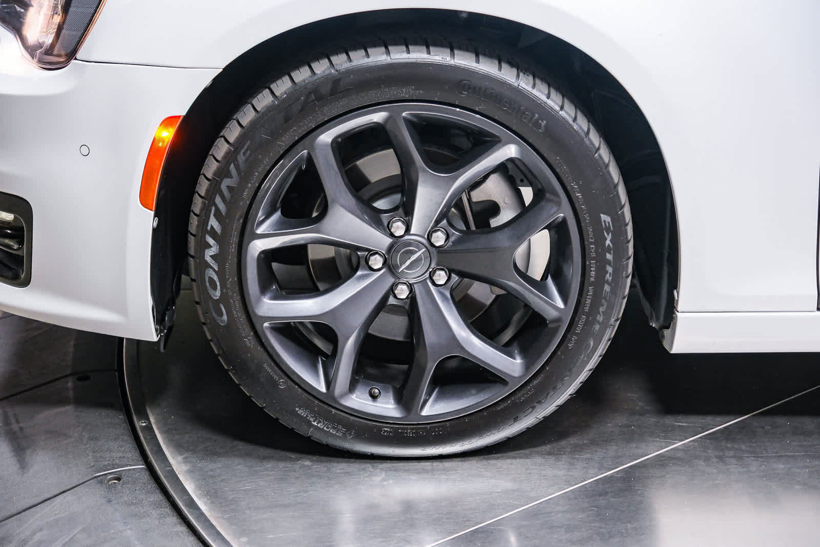 Used 2021 Chrysler 300 S w/ S Model Appearance Package RWD image 10