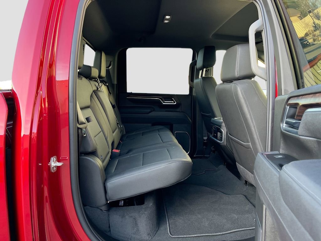 Used 2025 GMC Sierra 2500 SLT w/ SLT Premium Package image 29
