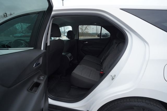 Used 2022 Chevrolet Equinox LT w/ Driver Convenience Package image 16