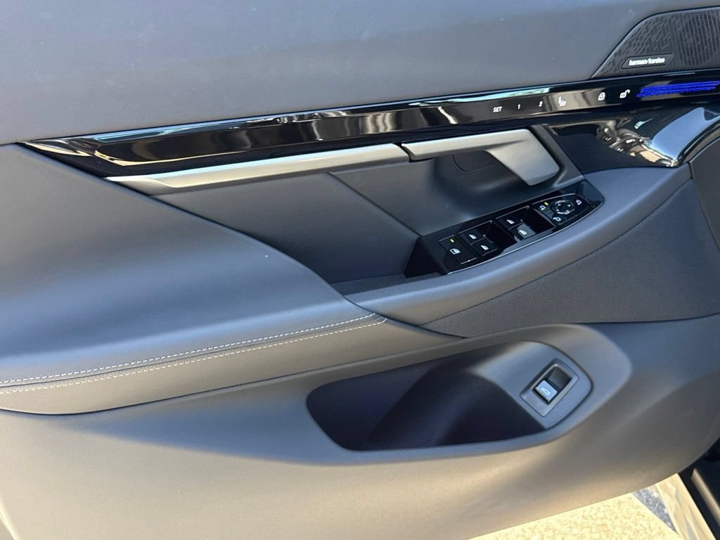 Used 2026 BMW 530i w/ Premium Package RWD image 18
