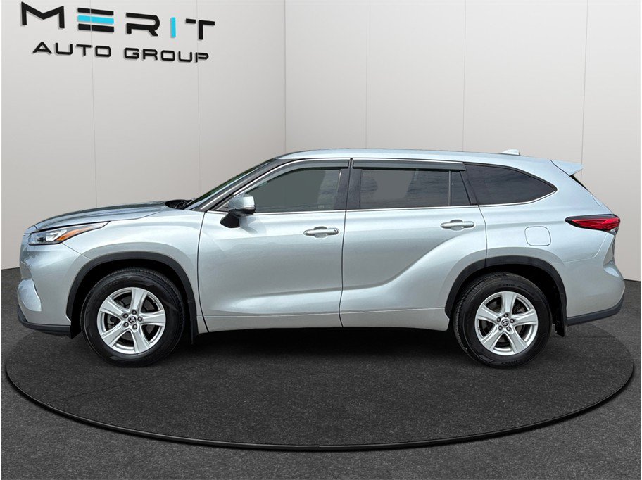 Used 2020 Toyota Highlander LE FWD image 5