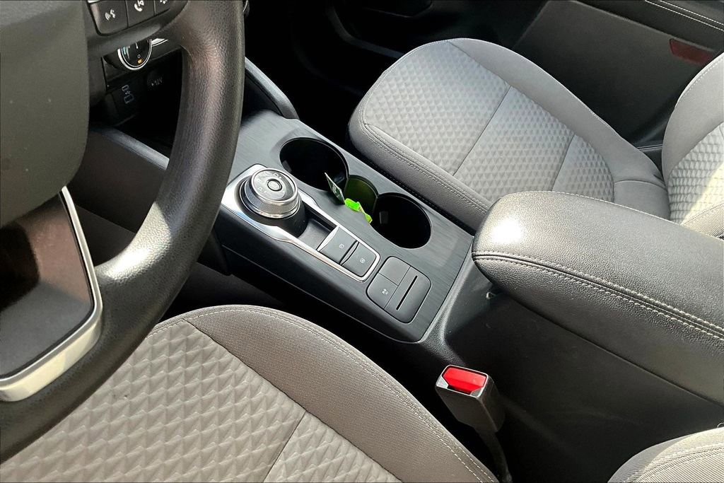 Used 2022 Ford Escape SE image 19