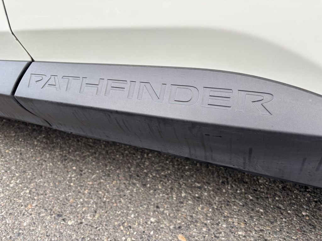 Used 2025 Nissan Pathfinder SV AWD/4WD image 12