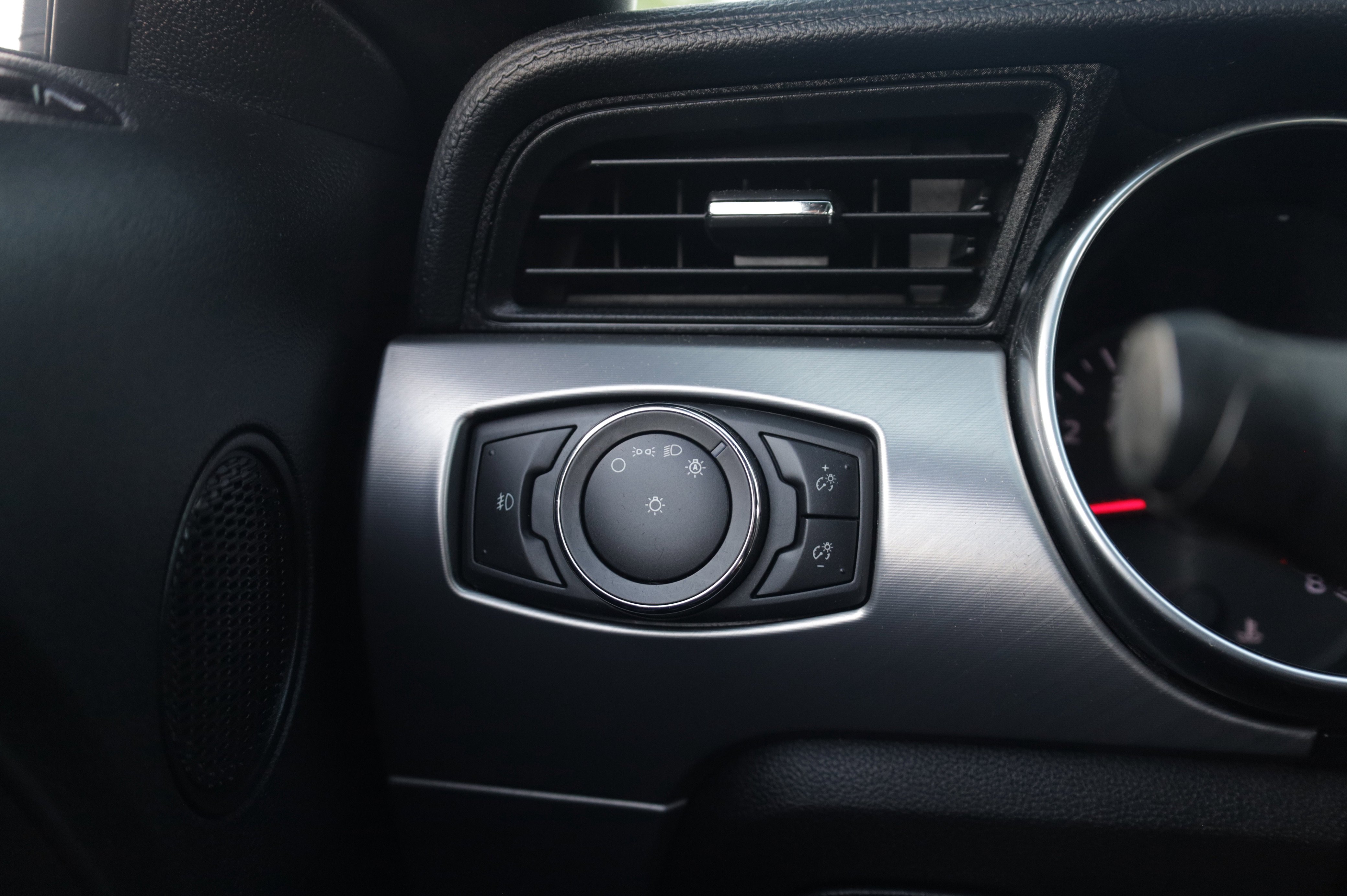 Used 2020 Ford Mustang Premium RWD image 26