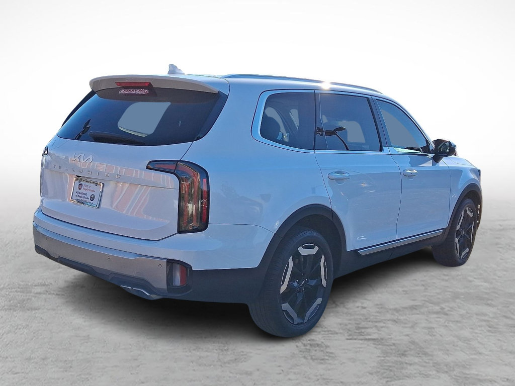 Used 2023 Kia Telluride EX w/ EX Captain's Chair Package image 5