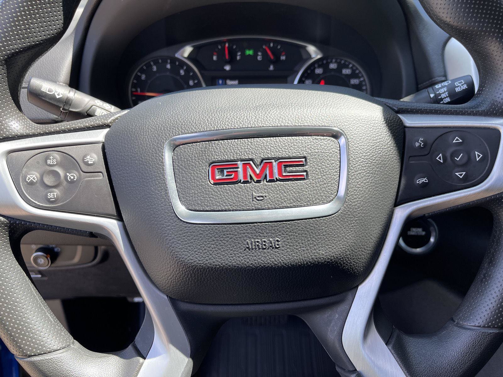 Used 2024 GMC Terrain SLE w/ Driver Convenience Package FWD image 21