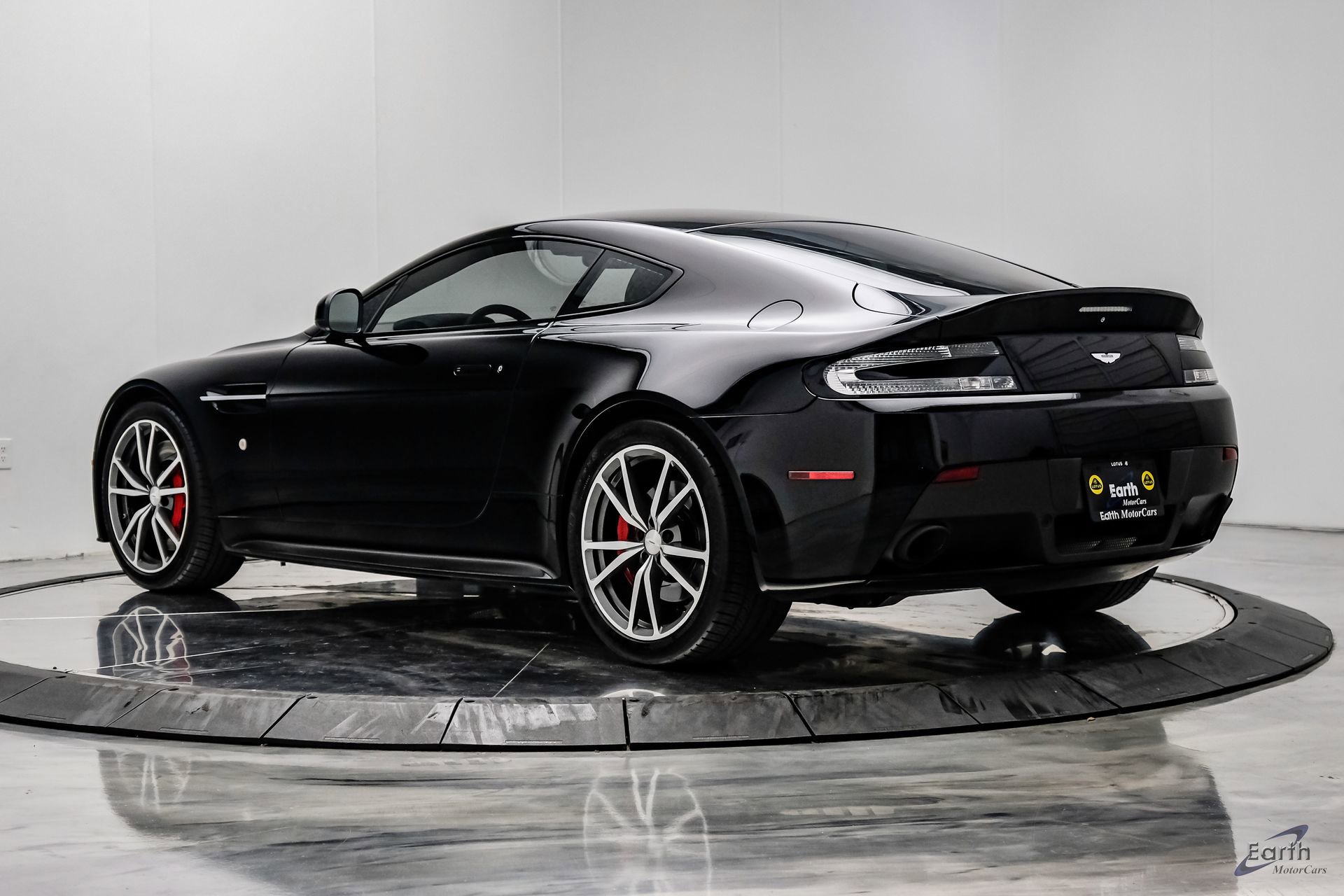 Used 2015 Aston Martin V8 Vantage GT RWD image 12