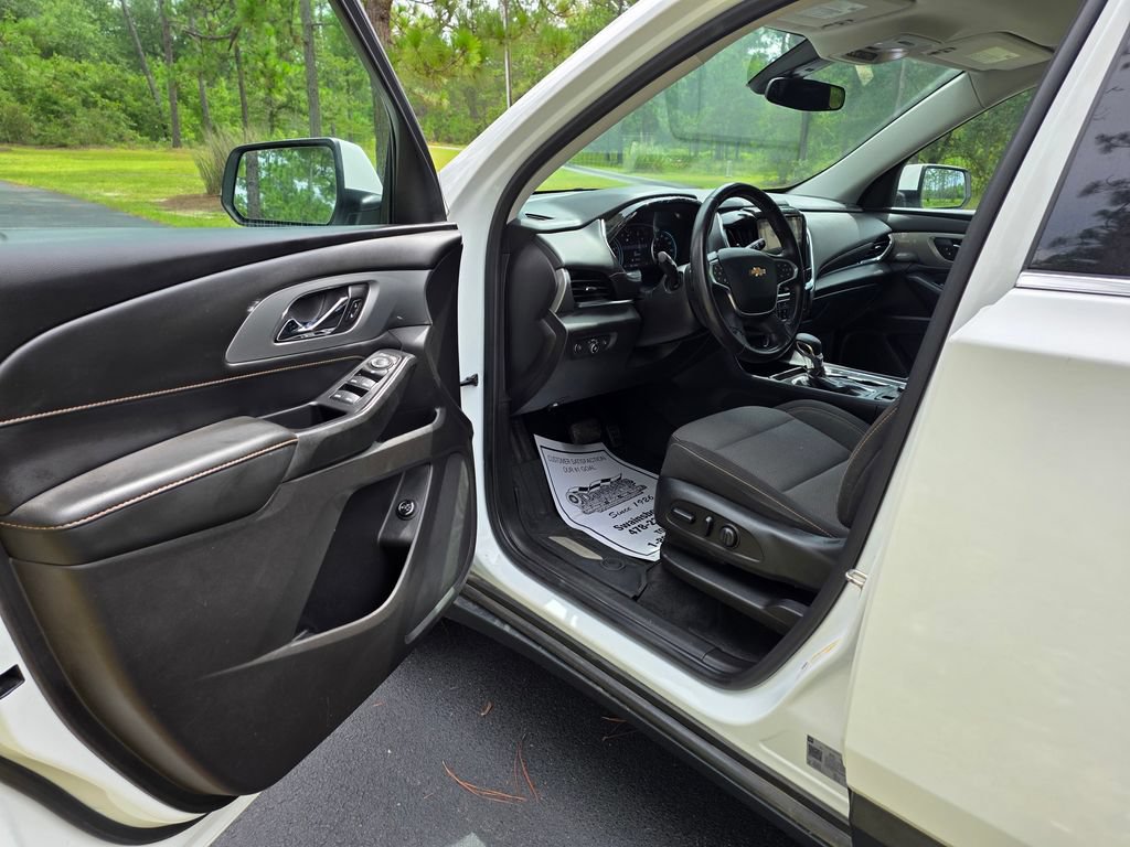 Used 2021 Chevrolet Traverse LT FWD image 10