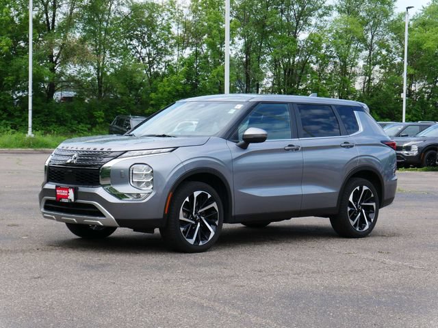 Used 2024 Mitsubishi Outlander SE AWD/4WD image 2