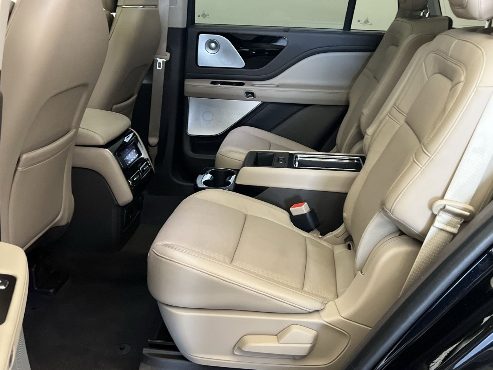 Used 2023 Lincoln Aviator Reserve w/ Equipment Group 201A AWD/4WD image 24