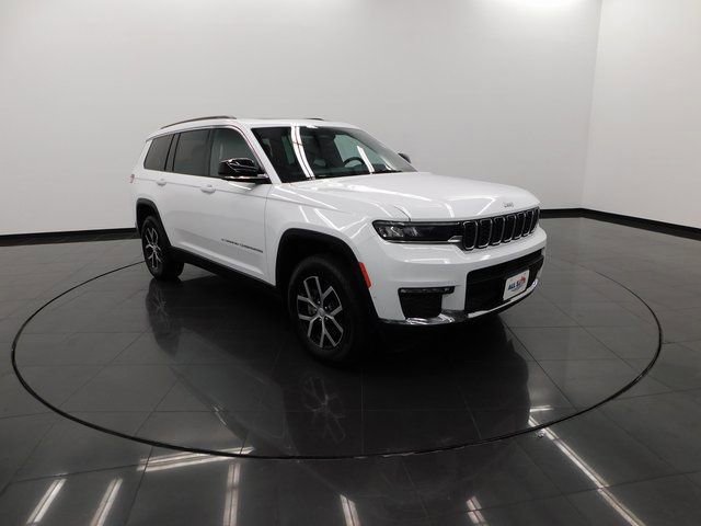 Used 2024 Jeep Grand Cherokee L Limited w/ Luxury Tech Group II image 17