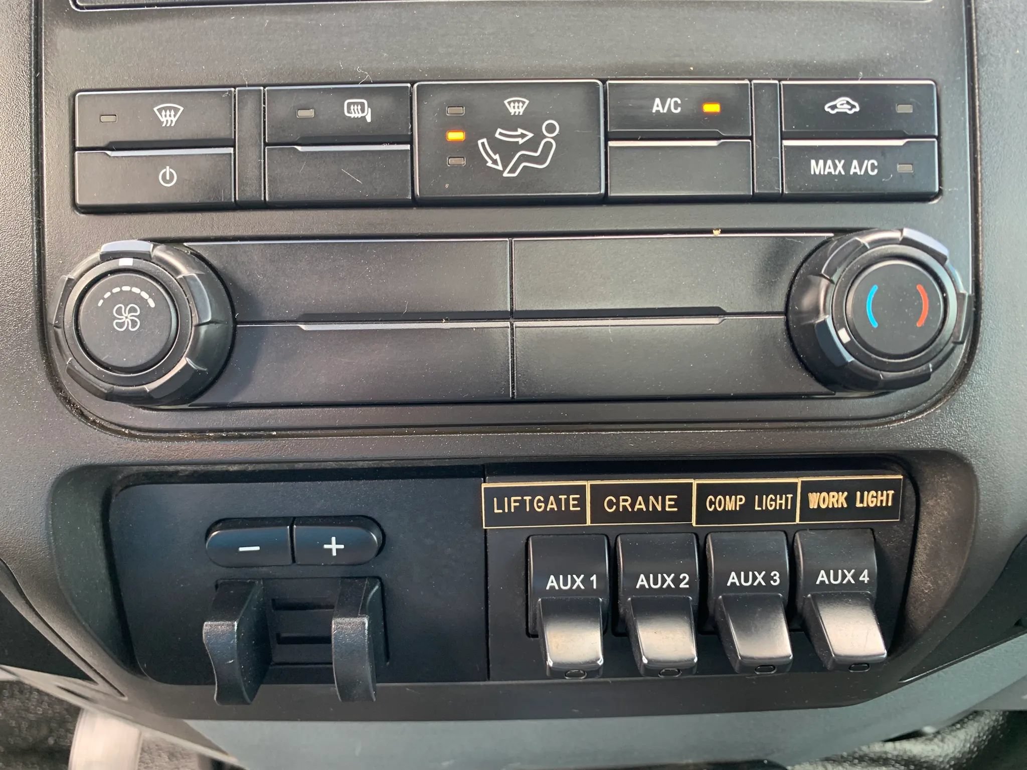 Used 2014 Ford F550 4x4 Regular Cab Super Duty image 16