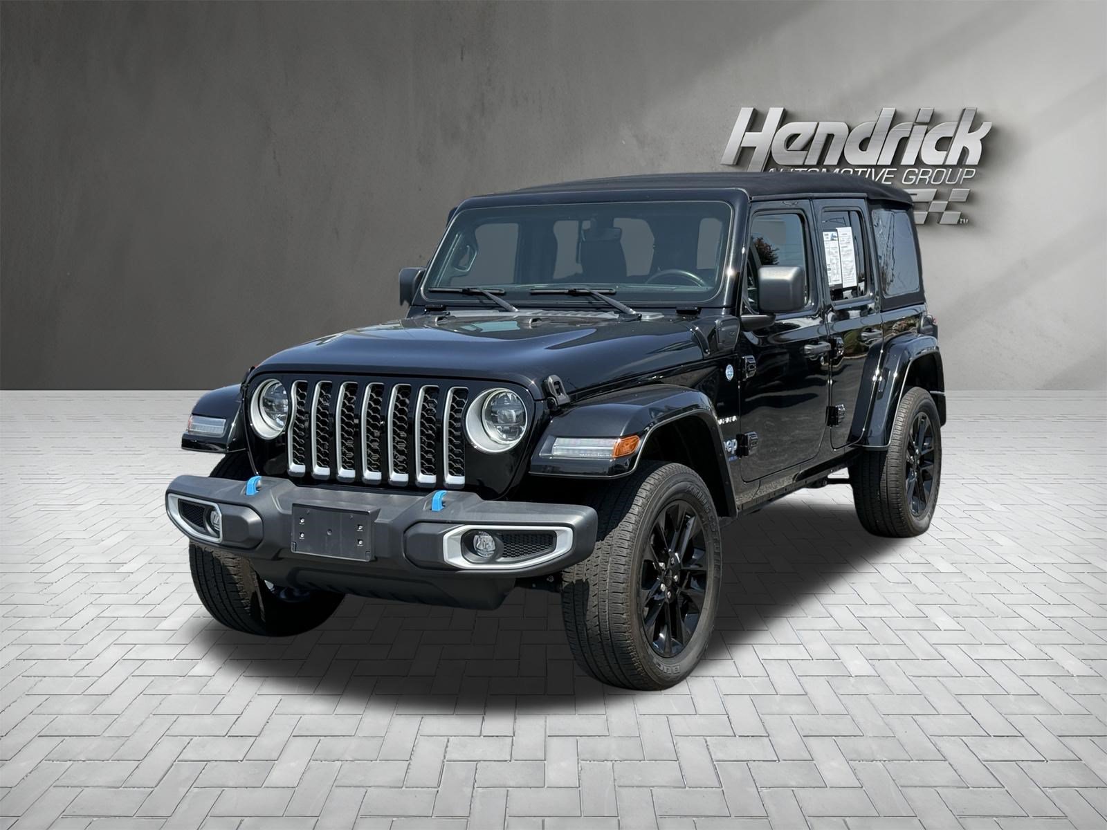 Used 2023 Jeep Wrangler Unlimited Sahara w/ Cold Weather Group AWD/4WD image 5