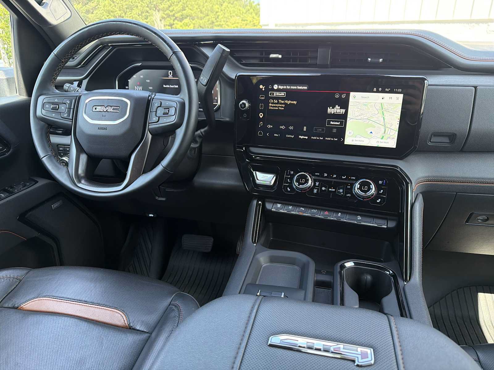 Used 2025 GMC Sierra 2500 AT4 w/ AT4 Premium Plus Package AWD/4WD image 5