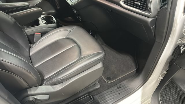 Used 2024 Chrysler Pacifica Limited FWD image 30