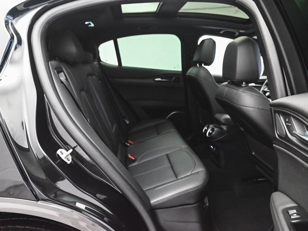 Used 2023 Alfa Romeo Stelvio Ti AWD/4WD image 30
