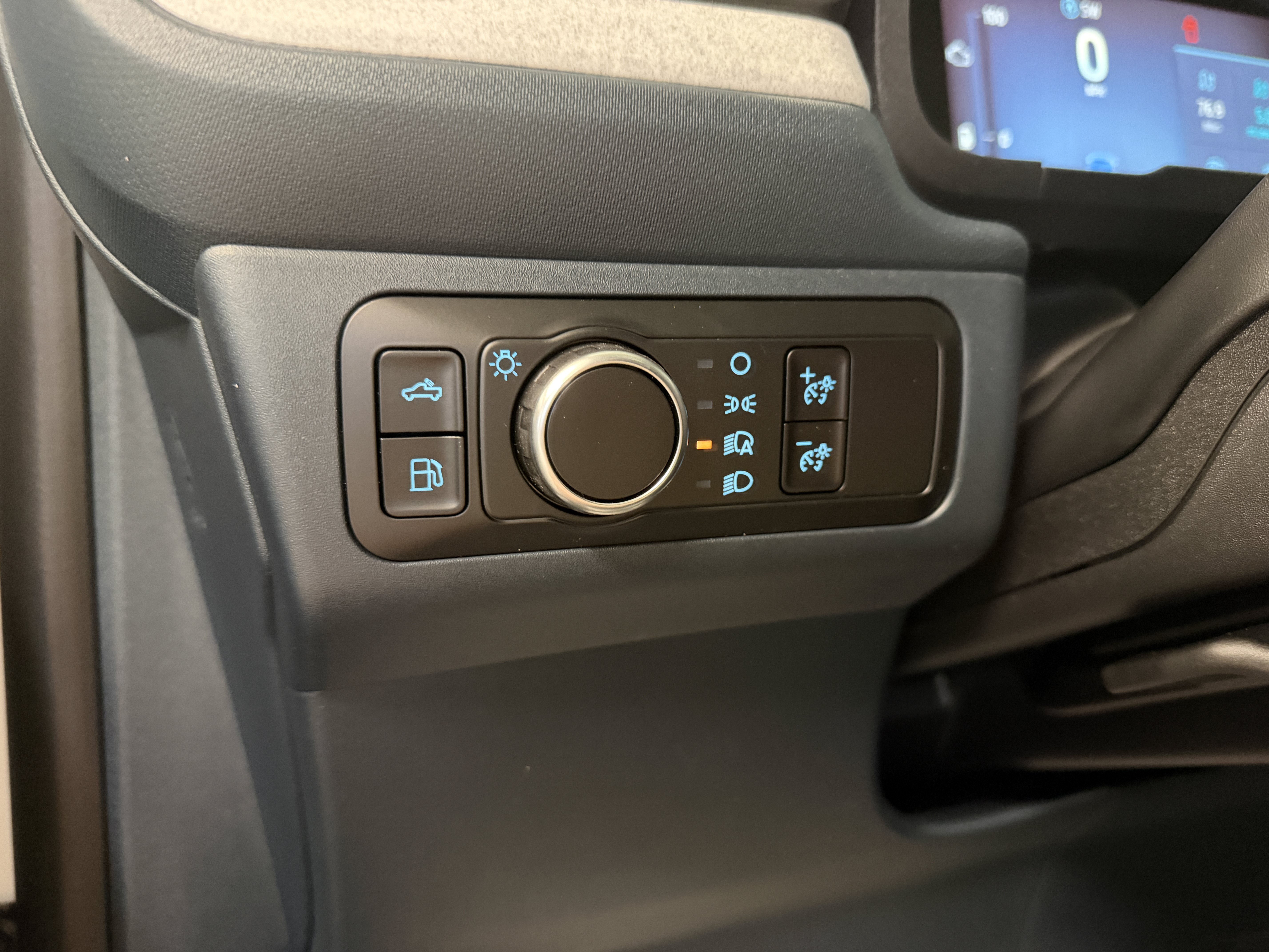 New 2026 Ford Maverick XLT w/ XLT Luxury Package FWD image 16