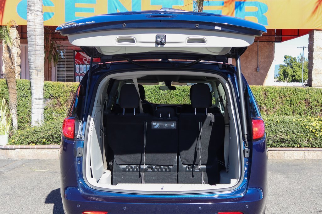 Used 2019 Chrysler Pacifica Touring image 8