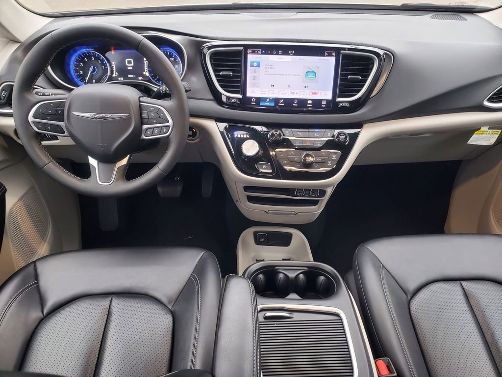 Used 2024 Chrysler Pacifica Touring-L FWD image 28