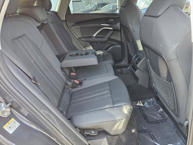 Used 2025 Audi Q5 Premium Plus w/ Premium Plus AWD/4WD image 6