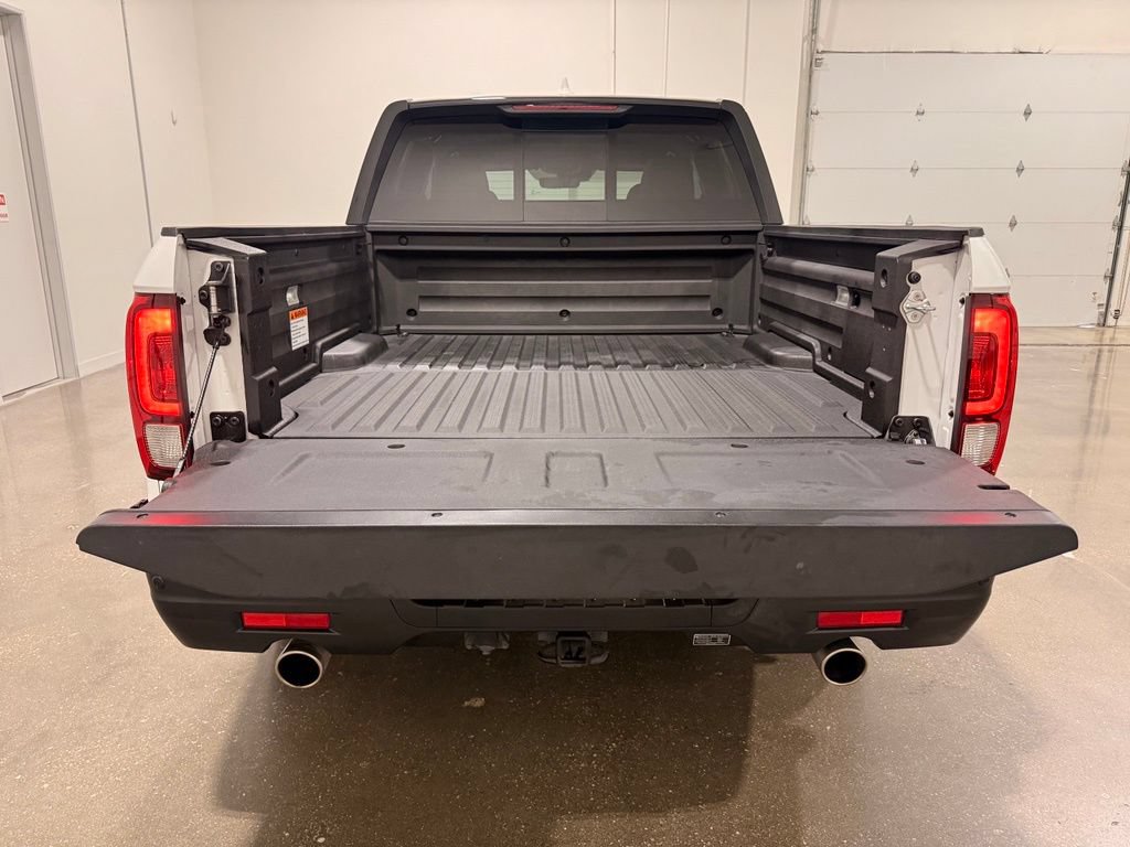 Used 2025 Honda Ridgeline Black Edition image 9