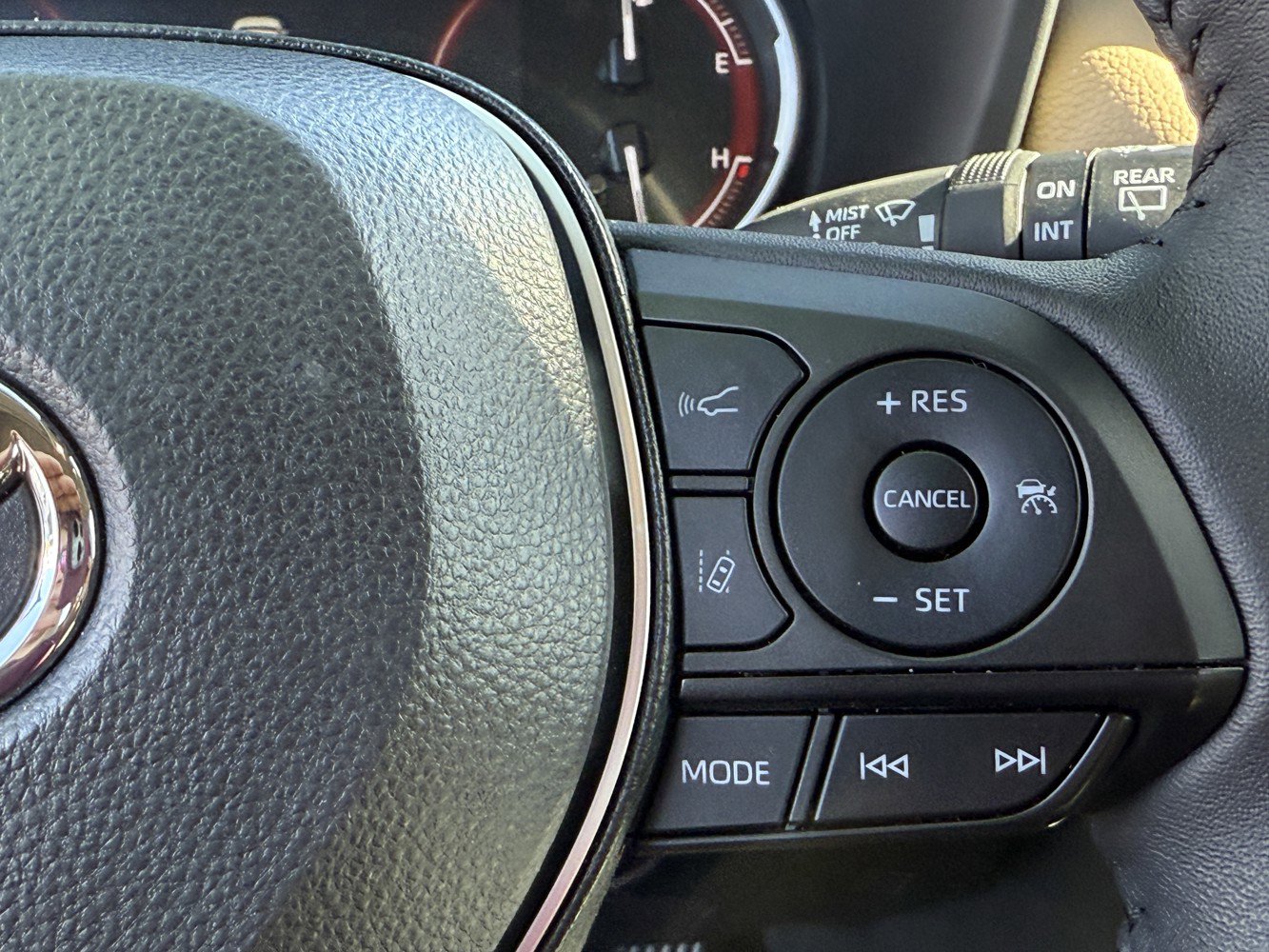 Used 2025 Toyota RAV4 XLE Premium image 17