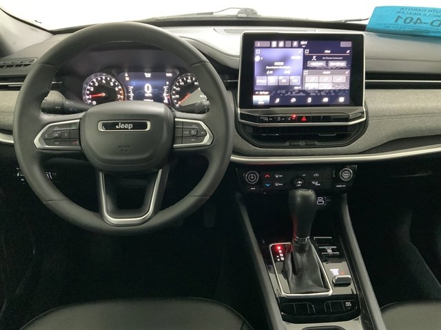 Used 2023 Jeep Compass Latitude image 19