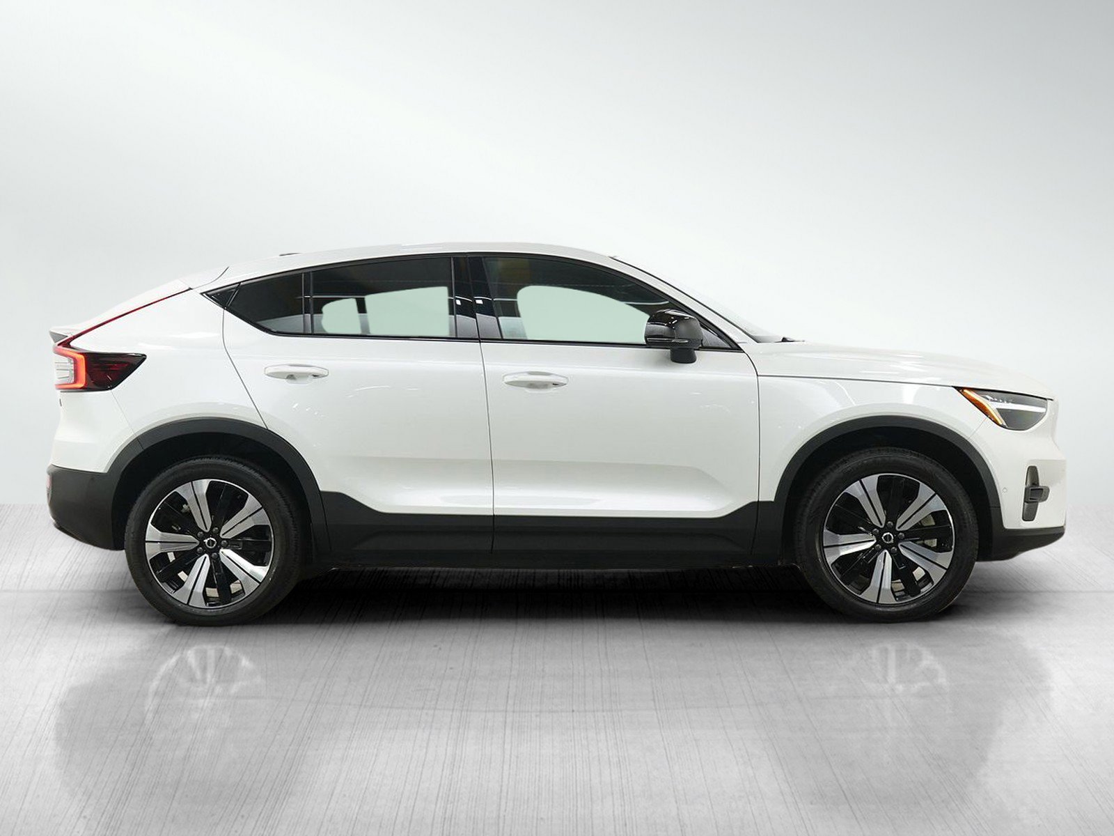 Used 2023 Volvo C40 P8 Recharge Plus image 6