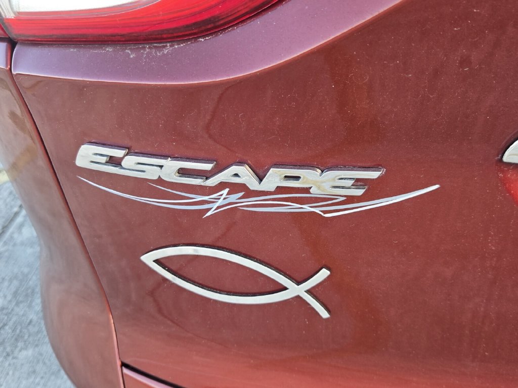 Used 2016 Ford Escape SE w/ SE Chrome Package FWD image 11