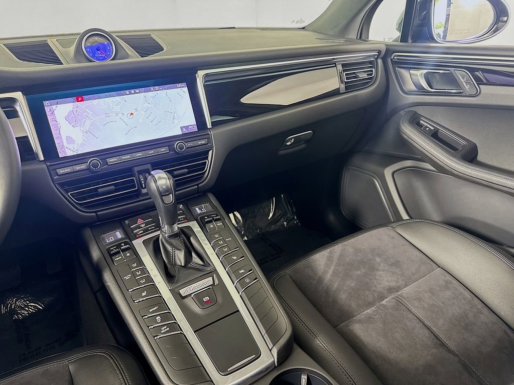 Used 2021 Porsche Macan AWD/4WD image 29