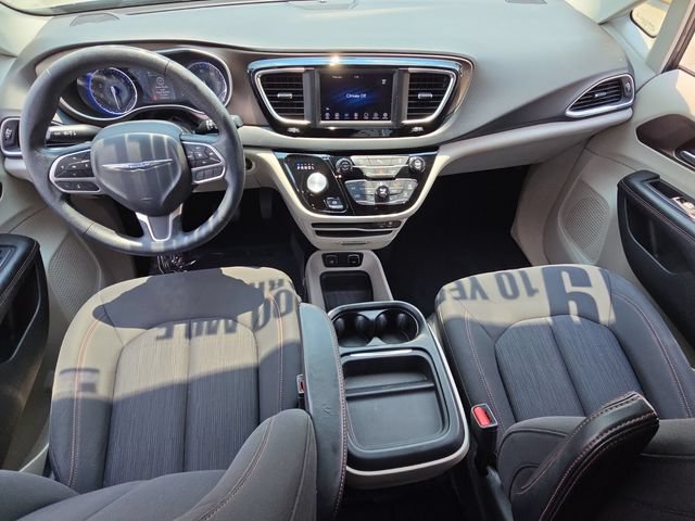 Used 2019 Chrysler Pacifica Touring Plus w/ Tire & Wheel Group FWD image 13