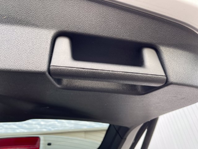 Used 2018 Ford Explorer XLT w/ Equipment Group 202A AWD/4WD image 33