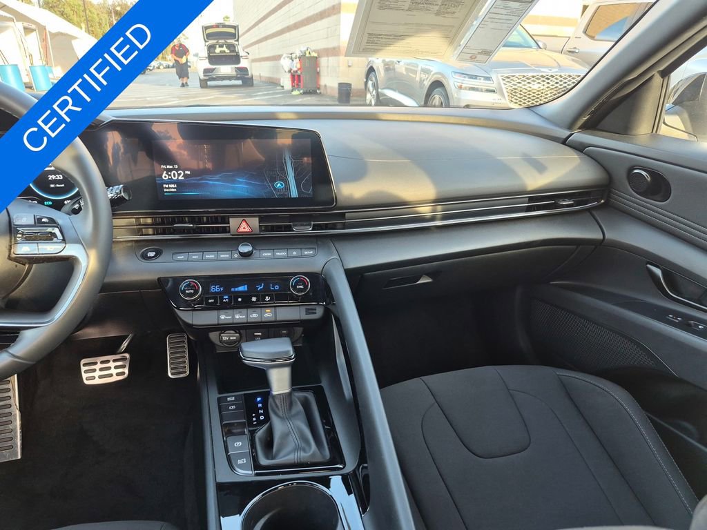 Used 2025 Hyundai Elantra SEL image 25