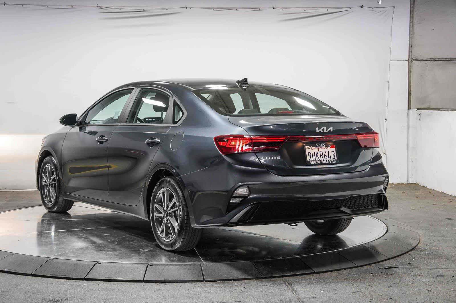 Used 2023 Kia Forte LXS w/ LXS Technology Package FWD image 2